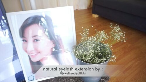 Good afternoon pretty! Jadi, beberapa waktu lalu, aku nyobain eyelash extension. Sebenernya udah beberapa kali di tawarin buat extension tapi masih takut. Karna, aku denger eyelashes asli kita bisa ikut rontok. Nahh, kebetulan temen aku @thelmakisela nawarin aku buat nyobain extension di tempat dia @jewelbeautyofficial

Emang sih, setiap ketemu thelma, bulumatanya natural banget, jadi aku putusin buat nyobain. Biar ga penasaran hihi 😋

Dan ternyata hasilnya natural banget loh! 😱 Wow, dan so far sih enak banget, enteng, ga perlu pake eyeliner dan mascara lagi! Memang ada rontoknya juga sih, tapi cuma 1, 2 helai aja. Dan menurutku masih cukup normal. Aku udah pakai sekitar seminggu dan so far belom ada yang bolong sihh, masih cukup utuh, padahal kemaren sempet pake eyeliner yang susah bgt hilanginnya, dan musti pake cotton buds.

Disini aku pake yang nomor 8,9,10 which is yang paling natural... Buat kalian yang mau nyobain, bisa coba cek dan tanya-tanya di acc mereka
@jewelbeautyofficial 💕💕 #stellasreview #eyelashextension #eyelashextensionjakarta #clozetteid