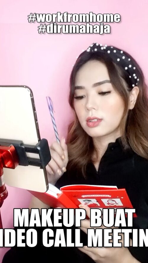 Kalo di rumah ga perlu makeup ribet2 cukup makeup yang simple aja uda oke kok! 🥰
.
All product use in this video @tammia_indonesia :
- FUSHION BLENDING SPONGE
- TAMMIA DELUXE SMALL BLUSH BRUSH
- TAMMIA x MAZE WONDER FLEX BRUSH
.
#Ivgbeauty #indobeautygram #beautynesiamember #clozette #clozetteid #lagirlindonesia #lagirl #lagirlcosmetics #beautyjunkie #beautyjunkies  #instamakeupartist #makeupporn #makeuppower #beautyaddict #makeuptutorial #beautyenthusiast  #makeupjunkie #makeupjunkies #beautyvlogger #wakeupandmakeup #hudabeauty #featuremuas #undiscovered_muas #solusicantik @solusicantik @indobeautygram