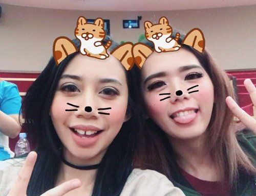 She's Miss Cat! Everything about her that I know is ... cat. 😂😂😂 She's obsessed with all kind of cat even only picture!!!! But she's very nice and kind💖💖💖 Thank youuuu Meggg , klo ga ada kamu pasti aku kesasar sendirian 😢💖💖💖
-
-
#ClozetteID #beautyvlogger #makeup #cutegirl #beautynesia #beautybound #beautyreview #beautyblogger #beautyguru #beautytips #wakeupformakeup #janineintansari