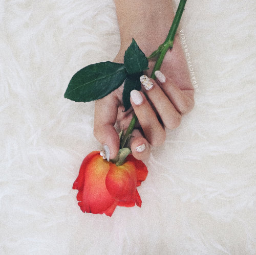 A rose without a thrones is like a love without a heartbreak. -
SWIPE ⏭
-
-
Special thanks for my pretty nails @jadorenailspa 💕
-
#clozetteid #potd #qotd