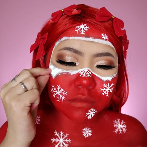 OPEN THE PRESENT 🎁
CHRISTMAS CHALLENGE DAY 13/25
🎄 #25daysofchristmas 🎄
.
• Eyeshadow @byscosmetics_id NUDE 4
• Glitter WITH ME from @hicharis_official
• Face Paint @officialsnazaroo
RECREATE @mcdrew
.
.
#wakeupandmakeup #christmas2019 #christmasmakeup #christmas2k19 #adventcalendar #christmasmakeuplook #christmasmakeupchallenge #countdowntochristmas #makeupoftheday #makeupchristmas #christmasedition #motd #flovivi #clozetteID #cchannel #cchannelid #aestheticmakeup #kipaart