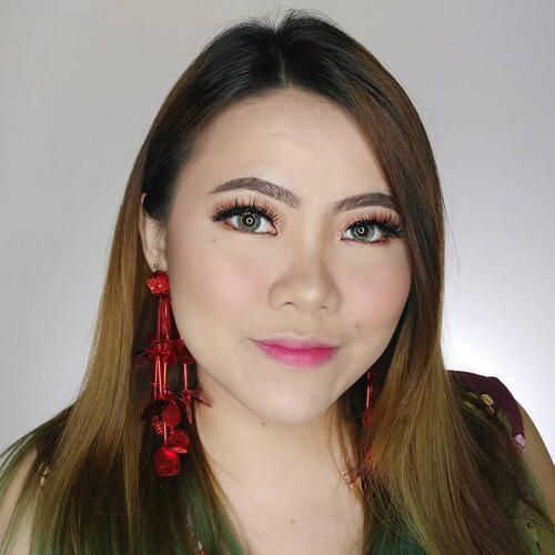 Happy Sunday!
🙏🏻🙏🏻🙏🏻🙏🏻🙏🏻
.
Deets :
@skin1004indonesia Ampoule
@cosrx_indonesia Aloe Sunscreen {from @manuellafash }
@maybelline Fit Me Matte 125
@mybeautypedia.id Camouflage Concealer
@maybelline Fit Me 10
@lakmemakeup Eyebrows Brown
NOVO Eyeshadow
@chicaychico_official One Shot Palette
@beautycreations.cosmetics Contour Palette
@eminacosmetics Blush Violet Berry
@purbasarimakeupid Highlighter
@etudehouseofficial Piglet Liptint {from @manuellafash }
.
.
.
.
.
.
.
#makeup #makeuptutorial  #wakeupandmakeup #tutorialmakeup #flovivi #makeupvideo #inspirasicantikmu #muajakarta #makeupoftheday #makeupforbarbies #hudabeauty  #100daysofmakeup #bretmansvanity
#beautybloggerindonesia
#tampilcantik  #clozetteID
#ivgbeauty #bunnyneedsmakeup #makeuptutvid #tutorialmakeuplg #ragamkecantikan #cchannelbeautyid
🌼🌼🌼🌼🌼
@beautybloggerindonesia
@bunnyneedsmakeup @cchannel_beauty_id
@beautilosophy @tampilcantik
@indobeautygram @bvlogger.id @indovidgram @tips__kecantikan
@wakeupandmakeup @bloggermafia
@setterspace @popbela_com @zonamakeup.id @ragam_kecantikan @inspirasi_cantikmu @cchannelid