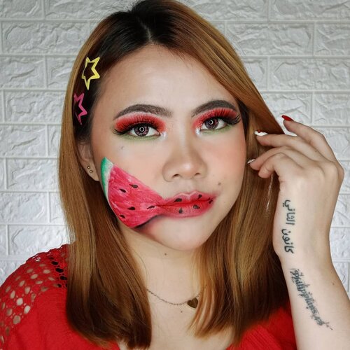 🍉 WATERMELON 🍉
.
Inspired by : @nickaylahiler
.
Btw pasti langsung salfok sama softlens galaxy aku hahhahaha
Nama nya EOS Dunia warna Violet dari @gitageo_softlens dong pastinya 😍
.
Deets :
• @dashingdiva_official Nails, Cherry Flower
• @smileouppa.id TheYEON Toning7 Radiance Liquid Cream
• @benefitindonesia Matt Rescue & License to Blot
• @makeoverid Powerstay Foundation N30
• @altheakorea Flawless Creamy Concealer 02 Ginger
• @makeoverid Powerstay Transparent Loose Powder
• @ran_cosmetic_indonesia Powder
• @morphebrushes 35B Eyeshadow Palette
• @luxart.lashes Type : Fabulous LA 010
• @officialsnazaroo & @mehronmakeup Face Painting
• @lakmemakeup Marble Eyebrows & Naturale Matte Sticks shades Ruby Space @lakmeprgirl
• @catrice.cosmetics Sun Glow Matt Bronzer
• @inezcosmetics Blush On
• @sleekmakeup Soltice Highlighter
.
@tampilcantik @tips__kecantikan @zonamakeup.id @tutorialmakeup_id @ragam_cantik @selalucantik.id @meriaswajah @syantiktutorial @ragam_kecantikan @zonacantikwanita @dandan.indonesia #flovivi #ClozetteID #beautybloggerindonesia #tutorialmakeup #makeuptutorial #makeupoftheday #motd #indobeautygram