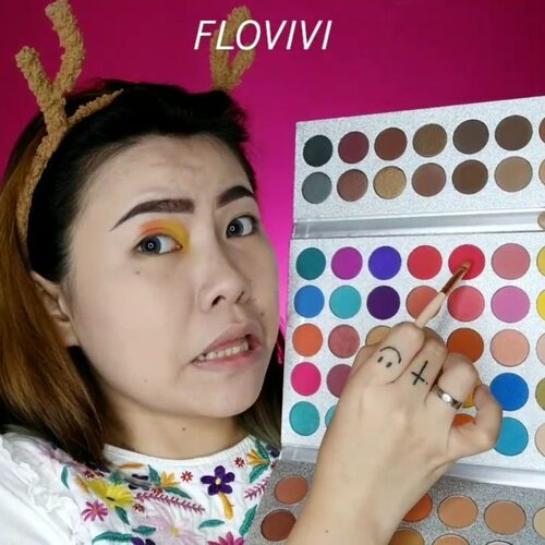 Ada pelangi di matamu makeup tutorial 🌈
LOL
.
Abis main main pake eyeshadow palette nya BEAUTY GLAZED yg Eyeshadow Tray.
Seperti biasa, beli nya di shopee 115rb wkwkkw ama ongkir 10rebu.
Murceeeee abis.
Terus over all ini eyeshadow bagus loh!
Ada fallout tapi dikit (yaudahlahya)
Kalo tekstur lebih ke powdery, tapi warna nya tetep keluar dengan baik.
Intinya dengan harga 115rb dpt warna lengkap ya mayan abis.
Kan kita sobad misqueen ya jadi kalo belanja yang murah murah aja sisterr
.
Details :
• Spray @clinelleid
• Primer @pixycosmetics
• Foundation @getthelookid @lorealmakeup
• Powder @pixycosmetics
• Eyebrows @focallure
• Eyeliner @purbasarimakeupid
• Eyeshadow @beautyglazed @morphebrushes
• Bronzer @beautycreations.cosmetics
• Blush @byscosmetics_id
• Highlighter sleekmakeup
• Lipcream @blancheflorcosmetics
• Softlens @eyelovin
• Eyelashes @bianz_lashes Megan
.
.
.
.
.
.
.
.
.
.
.
.
#makeup #makeuptutorial  #wakeupandmakeup #tutorialmakeup #flovivi #makeupvideo #inspirasicantikmu #muajakarta #makeupoftheday #makeupforbarbies #mua #aestheticmakeup #100daysofmakeup #slave2beauty #allmodernmakeup
#hudabeauty #belajarmakeup #bretmansvanity
#beautybloggerindonesia
#tampilcantik  #clozetteID
#bvloggerid #indobeautygram
#ivgbeauty #bunnyneedsmakeup #makeuptutvid #tutorialmakeuplg #ragamkecantikan #cchannelbeautyid
Jangan nyolong hashtag dong🙅🏻‍♀️
🌺🌺🌺
@beautybloggerindonesia
@bunnyneedsmakeup @cchannel_beauty_id
@beautilosophy @tampilcantik
@indobeautygram @bvlogger.id @indovidgram @tips__kecantikan
@wakeupandmakeup @bloggermafia
@setterspace @popbela_com @zonamakeup.id @ragam_kecantikan @inspirasi_cantikmu @inspirasi_cantik @inspirasi_cantik_mu