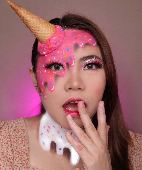 Ke templok ice cream 🍦Hari ini dessert kamu apa?? HeheheGak kerasa udah senin lagi yah, besok selasa 😭 woww...Inspo @caitlinsmallmakeup . #makeupideas#makeupart #artmakeup #icecream #flovivi #beautybloggerindonesia #indobeautygram #makeuplooks #clozetteid