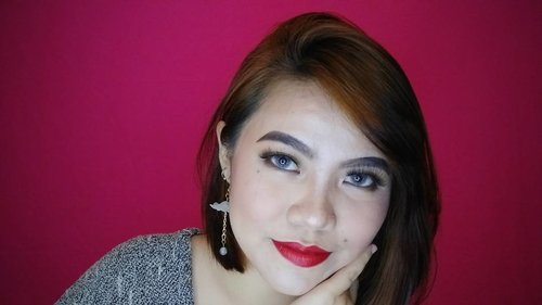 Never afraid to be bold. Tell the world who you are 💋💄
Lipstick by @socialcosmetics .
.
.
#beautybloggerindonesia #beautilosophy #bvloggerid #makeupblogger #makeupjunkie #boldlips #makeup #setterspace #clozetteID