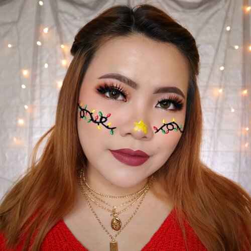 CHRISTMAS LIGHTS 💡
CHRISTMAS CHALLENGE DAY 6/25
🎄 #25daysofchristmas 🎄
.
Bahaha ngeri kesetrum 🤪😹
.
• Eyeshadow @celefit_id @celefit_official Bella Palette
• Lip @sarange_id No 03
• Facepaint @officialsnazaroo @mehronmakeup
• Kalung @thingsbydo
.
#wakeupandmakeup #christmas2019 #christmasmakeup #christmas2k19 #adventcalendar #christmasmakeuplook #christmasmakeupchallenge #countdowntochristmas #makeupoftheday #makeupchristmas #christmasedition #motd #flovivi #clozetteID #cchannel #cchannelid