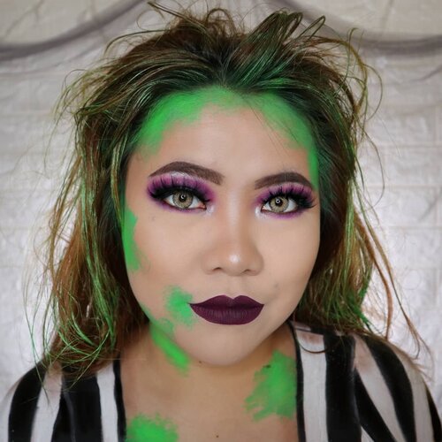 BEETLEJUICE 🧟‍♀️
HALLOWEEN CHALLENGE 26/31
🎃 #31daysofhalloween 🎃
.
SAY MY NAME 3 TIMES !!
BEETLEJUICE BEETLEJUICE BEETLEJUICE ✨
.
Hehehe ini look buat day 26 yah 😁
Pada tau Beetlejuice gak??
Iya ini film tahun 1988 😂
• Eyelash @fabulashes.official Emma
• Softlens @pinkrabbitlens Cathy Brown
• Lip @makeoverid 020 Style
.
#wakeupandmakeup #halloween2019 #halloweenmakeup #halloween2k19 #halloweenmakeupchallenge #makeupoftheday #makeuphalloween #halloweenedition #motd #flovivi #clozetteID #cchannel #cchannelid
@minuet.official #bloodyminuet