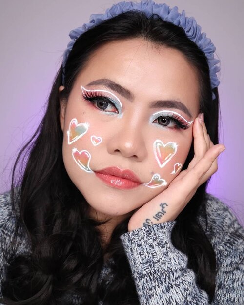 LOVE BUBBLE🧼
.
VALENTINE MAKEUP LOOK CHALLENGE
DAY 14/14 💝
#14DaysofValentines
#ValentineWithFLOVIVI
.
📑SAVE THIS LOOK & FOLLOW ME @FLOVIVI FOR MORE MAKEUP LOOK LIKE THIS 👯
.
This makeup inspired by : @clumsymua
Products:
• Foundation @blpbeauty
• Loose Powder @sadabycathysharon
• Blush @pinkberrybeauty
• Lips @sadabycathysharon Playful Harajuku
• Eyeshadow @ucanbemakeup
• Eyeliner Hitam @somethincofficial
• Eyeliner Putih @cmaaducosmetics
• Eyebrow @luxcrime_id Ash
.
#beautybloggerindonesia #makeup #ａｅｓｔｈｅｔｉｃ #aestheticmakeup #artmakeup #undiscovered_muas #valentines #valentineslook #valentinesmakeup #flovivi #valentinemakeup #clozetteid #makeupart #makeupartist