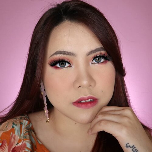 Spring ✨💐
.
Detail Eyeshadow dan Tutorial nya nyusul yes ! 😅
.
• Foundation : @mineralbotanica Dura Wear N15
• Eyeshadow : @focallurebeautyid @focallurebeauty Tropical Vacation Palette
• Lip : @focallurebeautyid Staymax Matte Liquid Lipstick shade 06 Tahiti
• Eyelashes : @guiltypleasure.lashes French Kiss
• Eyebrow : @viva.cosmetics Dark brown
• Softlens : @dreamcolor1.official  Lisa Grey
• Earrings : @missnco.id
.
.
.
.
.
.
.
#makeupoftheday #tutorialmakeup #Tutorialdandan
#makeuptutorial #tutorialmakeup #indobeautygram #makeupoftheday #beautybloggerindonesia #motd
#popbelabeauty #flovivi #ClozetteID #cchannelid #cchannelbeautyid #undiscoveredmuas #worldwidemua #wakeupandmakeup #tipsskincare #skincare #cchannelmakeupid
@tampilcantik
@tips__kecantikan
@tutorialmakeup_id
@ragam_cantik
@meriaswajah
@syantiktutorial
@ragam_kecantikan
@zonacantikwanita
@101_turorialmakeup
@makeupsyantik
@inspirasi_cantikmu
@wowsyantik
@elpeach_beauty
@eliberry_beauty