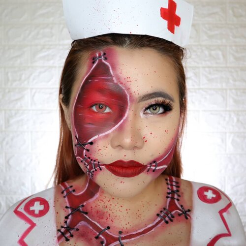 NURSE 👩🏻‍⚕️
HALLOWEEN CHALLENGE 12/31
🎃 #31daysofhalloween 🎃
.
HAHAHA Pusing... Gimana sih cara bikin shadow yg bagus 🤦🏻‍♀️
Ini recreate @makeupmaylen 🙆🏻‍♀️
Btw, di next next slide aku ada sedikit tutor cara bikin Blood Splater gituuu wkwk kali kali ada yg mau coba 🙈
.
#wakeupandmakeup #halloween2019 #halloweenmakeup #halloween2k19 #halloweenmakeupchallenge #makeupoftheday #makeuphalloween #halloweenedition #motd #flovivi #clozetteID #cchannel #cchannelid #BeautyBloggerIndonesia #indobeautygram