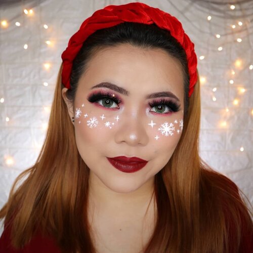 SNOWFLAKE ❄️
CHRISTMAS CHALLENGE DAY 3/25
🎄 #25daysofchristmas 🎄
.
Lip @byscosmetics_id Luxe Lips Hypnotise
Foundation @makeoverid
Eyeshadow @beautyglazed
Eye Glitter @focallurebeauty
Facepaint @officialsnazaroo
.
#wakeupandmakeup #christmas2019 #christmasmakeup #christmas2k19 #adventcalendar #christmasmakeuplook #christmasmakeupchallenge #countdowntochristmas #makeupoftheday #makeupchristmas #christmasedition #motd #flovivi #clozetteID #cchannel #cchannelid #aestheticmakeup