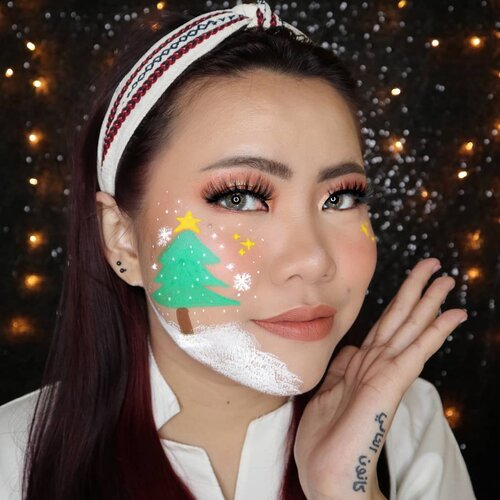 CHRISTMAS TREE 🎄
CHRISTMAS CHALLENGE DAY 5/25
🎄 #25daysofchristmas 🎄
.
Ahahhahaha ini sebenernya gak niat bikin nya makanya pohon nya mencong wkwkw udah gitu pipi w lebar jadi ke strech . Thx 😹🤪
.
• Fuzzy Pop Grey Softlens by @gitageo_softlens
• Facepaint @officialsnazaroo @mehronmakeup
.
#wakeupandmakeup #christmas2019 #christmasmakeup #christmas2k19 #adventcalendar #christmasmakeuplook #christmasmakeupchallenge #countdowntochristmas #makeupoftheday #makeupchristmas #christmasedition #motd #flovivi #clozetteID #cchannel #cchannelid