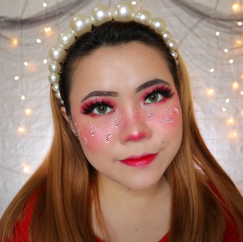CANDY CANE FRECKLES
CHRISTMAS CHALLENGE DAY 2/25
🎄 #25daysofchristmas 🎄
.
Product yang dipakai :
• Lip @byscosmetics_id Luxe Lip (Queen of the night) mix @vovmakeupid Argan PK02
• Eyeshadow @beautyglazed
.
#wakeupandmakeup #christmas2019 #christmasmakeup #christmas2k19 #adventcalendar #christmasmakeuplook #christmasmakeupchallenge #countdowntochristmas #makeupoftheday #makeupchristmas #christmasedition #motd #flovivi #clozetteID #cchannel #cchannelid #aestheticmakeup