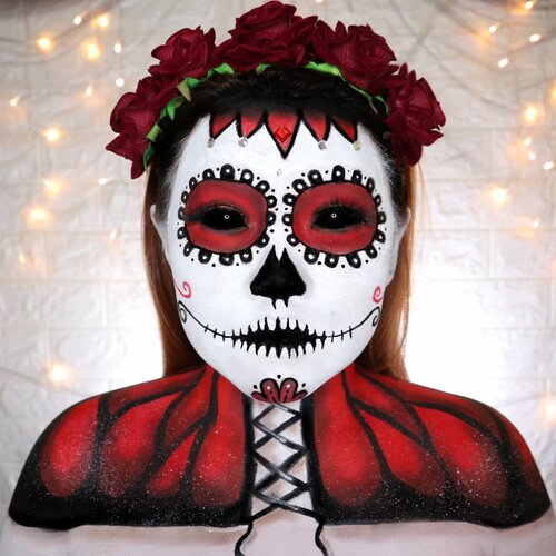 CANDY SKULL / CATRINA 💀
HALLOWEEN CHALLENGE 30/31
🎃 #31daysofhalloween 🎃
.
Jadi...... Di Mexico ada tradisi namanya Día de Muertos. Hari raya dimana mereka mendoakan dan mengenang teman/sanak saudara yg udah meninggal.
Nah biasanya si CATRINA ini adalah icon dari Día de Muertos.
Jadi inget film Coco ya ? Hehe
.
Ini gue bikin dpt inspirasi dari banyak sumber (pinterest, google dll) dan ada part part yg mikir sendiri juga 🙏🏻
Neck & Body Part inspired by @illumin_arty
PS: Matanya di edit pakai facetune. Jangan nanyain lg ya, Iqra makanya 😂
#wakeupandmakeup #halloween2019 #halloweenmakeup #halloween2k19 #halloweenmakeupchallenge #makeupoftheday #makeuphalloween #halloweenedition #motd #flovivi #clozetteID #cchannel #cchannelid
@sephoraidn #sephorahalloweenbeauty