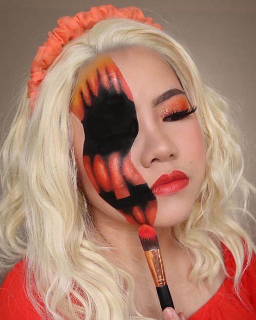 🎃PUMPKIN PAINT🎨HALLOWEEN CHALLENGE DAY 7/31🎃 #31daysofhalloween 🎃🖤 #HALLOWEENWITHFLOVIVI 🖤.Produk :• Facepaint @mehronmakeup• Lip @sadabycathysharon Shima• Eyeshadow @perfectdiaryofficial x China National Geographic• Wig @sissyclip ..Inspo @makeupmaylen #halloween #halloween2020 #clozetteID #cchannel #cchannelid #halloweenmakeup #halloween2k20 #halloweenmakeupchallenge #makeuphalloween #halloweenedition #flovivi