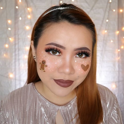 GINGER BREAD COOKIES
CHRISTMAS CHALLENGE DAY 7/25
🎄 #25daysofchristmas 🎄
.
Auto laper 😫
.
• Facepaint @officialsnazaroo
• Lip @absolutenewyork_id Perfect Pair Duo Melted Chai
• Eyeshadow @beautyglazed Eyeshadow Tray
.
#wakeupandmakeup #christmas2019 #christmasmakeup #christmas2k19 #adventcalendar #christmasmakeuplook #christmasmakeupchallenge #countdowntochristmas #makeupoftheday #makeupchristmas #christmasedition #motd #flovivi #clozetteID #cchannel #cchannelid