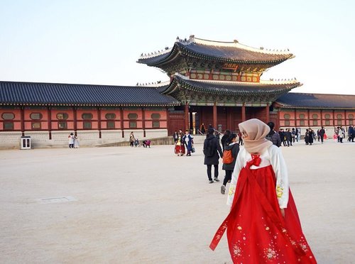 Beautiful Hanbok #necgoestokorea #helloitsmenelyaulia  #clozetteid