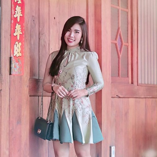 Plum blossom ( Meihua ) symbolizes as perseverance and hope, purity, transitoriness of life 🌸. With sage green as the new neutral on the rise. What if these two elements combined in a dress ? 😊....#ootd #fashion #styleideas #ClozetteID