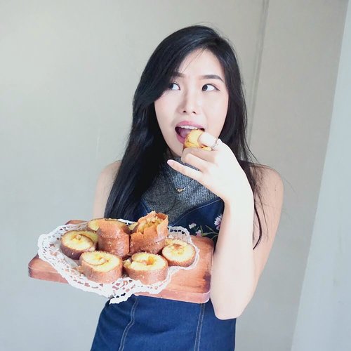 Who can resist sweets ? Anyone but me 🙋🏻‍♀️-Rolled cheese milk terang bulan from @terangbulan_newparis , now it’s getting easier to get terang bulan when you’re craving as lunch snack!-#sweets #dessert #collaboratewithcflo #ClozetteID