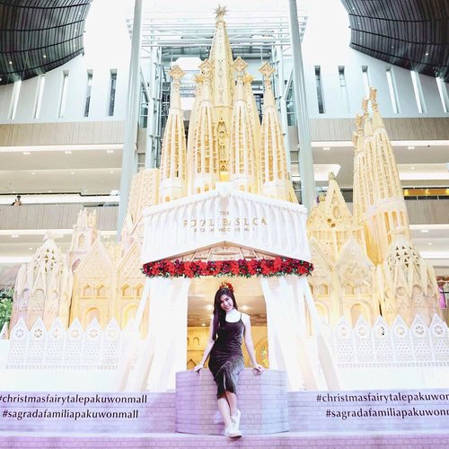 If you watch my IG story, you must notice this amazing replica of the biggest church in Barcelona, Sagrada Familia at @pakuwonmallsby , don’t you? -Come, snap, upload your pict, mention and tag Pakuwon Mall Surabaya to get the chance to win shopping voucher 300K! Only until January 6th 2019 though, so you better join now! 😍🎄🎉--#sagradafamiliapakuwonmall #christmasfairytalepakuwonmall #Christmasevent #ClozetteID