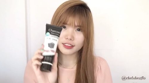 Quick solution to get rid of blackheads! This Charcoal Mask Cream from @gelukig is the thing you can try with many benefits : reduce excess oil, blackheads, smoothen our skin. Simply apply the mask on certain area, leave it for 20-25 minutes, then peel it off. Use it maximum twice a week 😊.
-
.
.
.
#creammask #beautyreview #endorsementID #endorsersby #endorsement #ClozetteID