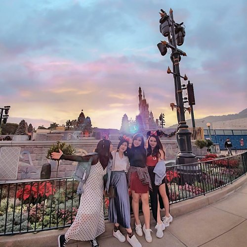 I miss us when we get crazy together like no one’s watching 😂.
Won’t replace them with anything else but...
.
.
.
.
.
Disney 😝. .
.
.
Joking, you know how much I love you girls ✌️.
#edisikangen #friendship #sisterhood #Traveling #ClozetteID #Disneyland