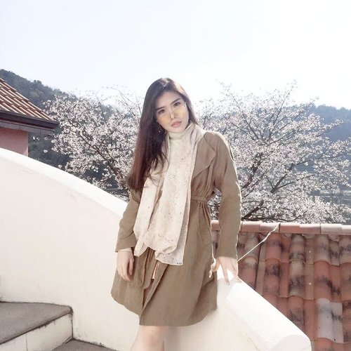 Stay warm and stylish with this gold marble long scarf from @scasthelabel 😍❤️.
-
#ootd #fashion #collaboratewithcflo #SpringinSeoul #ClozetteID