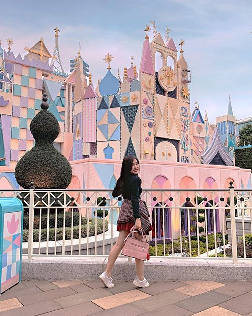 Let’s not losing hope. 
We still can visit this place sooner or later 😋✨. .
.
#traveling #themepark #disneyland #throwback #clozetteid