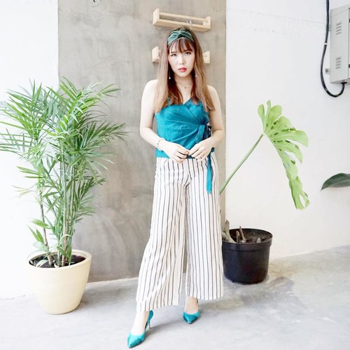 Touch of teal. Nothing could defeat stripes culotte when you feel like wearing pants but you have petite body and still want to look tall 😊. Have a blessed Sunday!
-
#ootd #fashion #summeroutfit #fashionblogger #ClozetteID