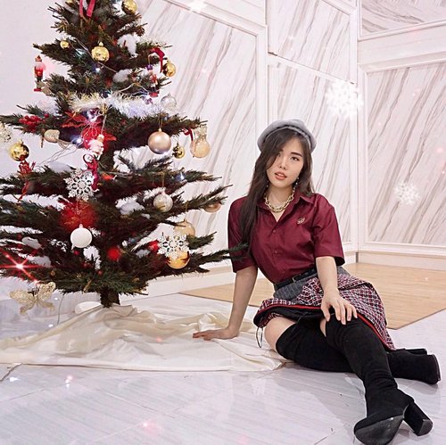 Am so ready for Christmas, what about you? 🎄

Going preppy chic for Christmas with @koyuindonesia ‘s maroon shirt from their latest Holiday Collection , super comfy! ❤️

#ootd #fashionbloggerindonesia #stylingideas #collaboratewithcflo #ClozetteID