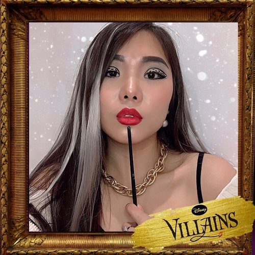 Fun (and clumsy) moment of this Disney Villains collaboration with my gorgeous, talented ladies!Clumsy because, I supposedly recreate Queen of Hearts, but then I mistaken it and did this instead! Can you guess who am I ? 😂.Special thanks and sorry to @banieun08 for duplicating yours! 😆❤️.#disneyvillain #disneyvillaincollab #makeupcharacter #disney #ClozetteID