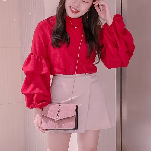 New color combo that becomes trend this season: RED with PINK. 
Bold red over dusty/soft pink would be romantic for your weekend date!
.
.
#styleinspo #styleideas #styling #fashiontrick #ClozetteID