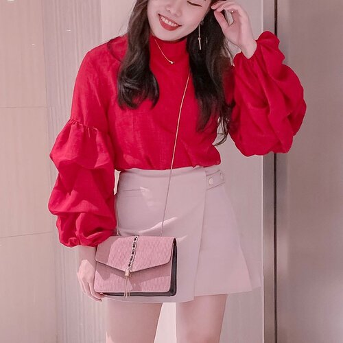 New color combo that becomes trend this season: RED with PINK. 
Bold red over dusty/soft pink would be romantic for your weekend date!
.
.
#styleinspo #styleideas #styling #fashiontrick #ClozetteID