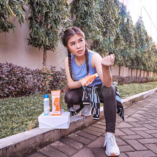 Though I #StayAtHome all day & night, I always make time to work out regularly, especially cardio. But, I also find it hard to burn all this silly silly fat. 
Few days ago I was introduced to this @clinelleid Hot Body Cream that contains Organic Brown Algae which help to reduce body fat! It supported with Built-In Stainless Steel and SenseHot Thermal for maximum result too!
.
I’ve been using it daily before work out then followed with Clinelle’s PureSwiss Thermal Spring Water after work out as refreshment. Oh, it can also be used anytime anywhere from head to toe 😉.
.
Well, I can’t wait to show you the progress result next following weeks ! .
.
#clinelleid #beautyreview #workoutmotivation #healthylifestyle #collaboratewithcflo #clozetteid #clinelleindonesia #clinellehotbodyshapercream