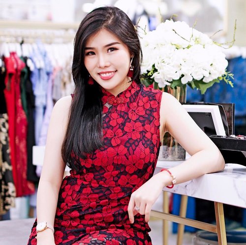 So it’s the season of Chinese New Year again! Who’s getting excited ? *those who’s still single obviously 😆🙌*
-
-
Well, have you checked out @esye_official latest CNY collection? 😍✨
-
-
#ootd #cny #cheongsam #ESYELadies #IwearESYE #ESYECNY19 #ClozetteID