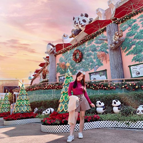 If you can dream, you can achieve it. ( or at least you can go to dreamy places ) 💕🌟...#ootd #OceanPark #OceanParkHongkong #ClozetteID