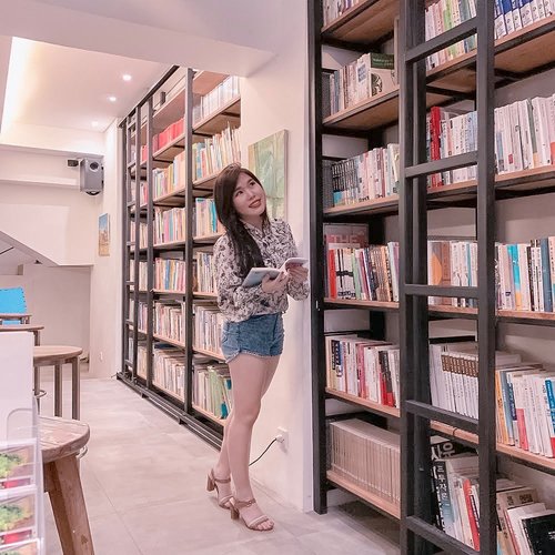I never realized until I grew up - reading a book with cup of tea and nice ambience is my typical q-time ☺️. Well, although all the books here are written in 한글. .
.
#bookworm #ClozetteID