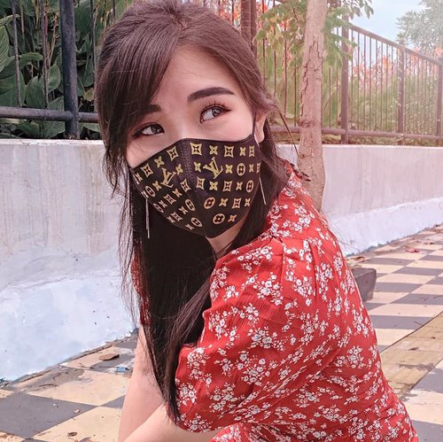 That feeling when you can stay stylish and safe at the same time ☺️ (also customize your own mask)...Cordura face mask from @dinamikaprinting ..#facemask #collaboratewithcflo #ClozetteID