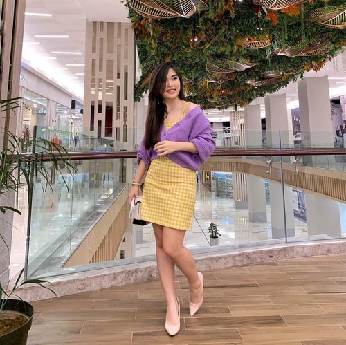 It’s the season to wear more color 💜.

Wearing the comfiest & cutest oversized cropped cardigan from @hardwareclothid . 

#ootdfashion #fashionbloggerindonesia #collaboratewithcflo #ClozetteID