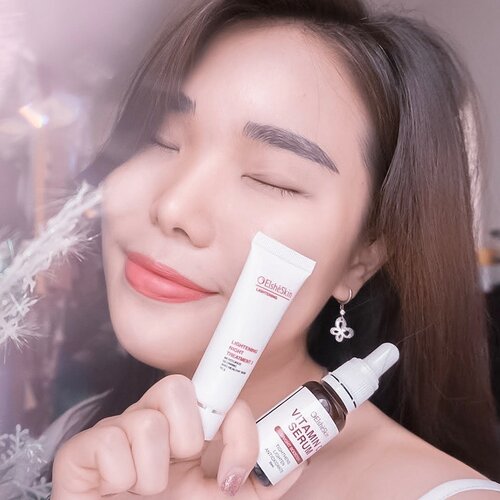 Fun yet challenging moment with @elsheskin ‘s skincare products! .✨ Vitamin C Serum Bright Booster to tighten, brighten, and contains antioxidants - makes skin looks brighter evenly and stay moisturized. .✨ Lightening Night Treatment to smoothen and brighten up skin...Why did I say it challenging? Because I almost never include vitamin C to my skincare regimen before. As you can see from the next picture, these products really bring certain glow on my face indeed, but are they really worth to try? Stay tuned for the complete review on my blog 😄. ..#sbbreview #elsheskin #sbybeautyblogger #sbbxelsheskin #skincarereview #vitamincserum #collaboratewithcflo #ClozetteID