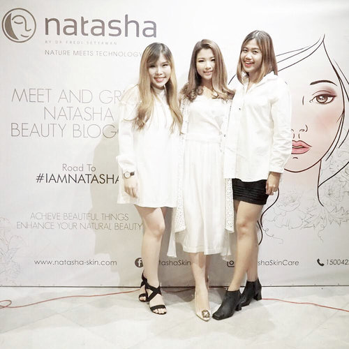 [Please swipe] On one fine Sunday, attending @natashaskincare ‘s Meet and Greet Beauty Blogger, talkshow with @stefanigabriela at @noachcafebistro . We learned on how to take care of our skin during traveling due to this holiday season, also we knew more about Natasha’s Facial Cleanser Oxygen Bubble and PRP / Platelete Rich Plasma treatment ( using our own blood plasma ).
-
Fyi, @natashaskincare currently hosts a contest due to celebrate their anniversary and you can win HOLIDAY TRIP TO JAPAN AND VOUCHER WORTH 5 MILLION ! To find out more, follow and stay tuned at @natashaskincare ‘s page 😄✨
-
#IAmNatasha #MGNatasha #ClozetteID