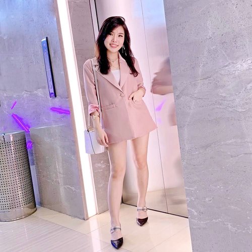 Best choice when you have nothing to wear but still want to look stunning : BLAZER.
.
.
It’s blazer season 😆. This versatile, fine tailoring pink boxy blazer from @pmothelabel 💕. (I wore shorts anyway 😄🙏)
.
.
.
#ootd #fashion #boxyblazer #stylingideas #styleinspo #ClozetteID