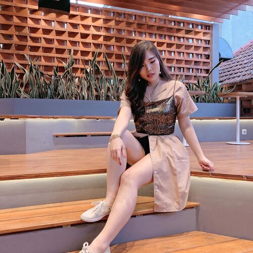 Happy Sunday!
How do you like to style your....PAJAMA DRESS ?! 😳.
Swipe left for more.

Pajama dress : @luxelle.official .

Btw, mereka lagi ada promo selama bulan Juli ini! Go check their page asap! 😍.

#ootd #fashion #stylingtips #stylingideas #collaboratewithcflo #ClozetteID