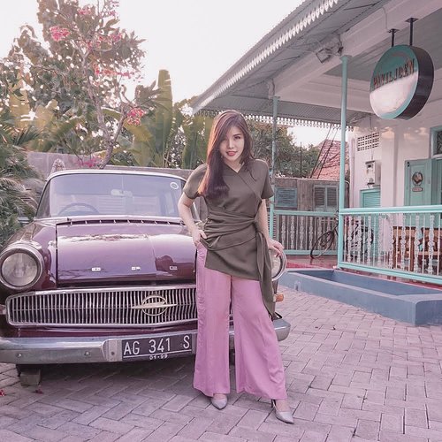 One fine day, playing with color and silhouette - surrounded by vintage stuffs at @paviljoen_surabaya 🥰.
.
.
Top : @esteem_co .
Pants : @pmothelabel .
.
.
#ootd #fashion #styleideas #collaboratewithcflo #styleinspo #ClozetteID