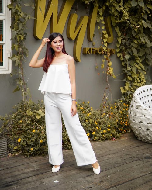 Make it simple, but significant.
.
Love my comfy culotte pants from @monomolly.id
.
📸@dessydiniyanti
.
#JoinTheTrend #AnazMonomolly #ClozetteID #style #lifestyle #ootd #Fashion