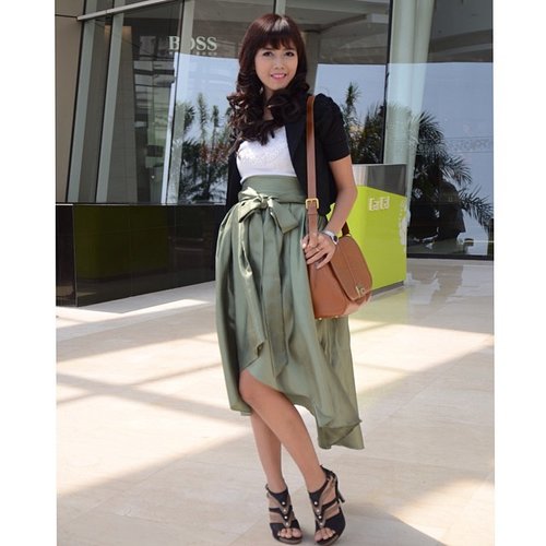 #latepost #ootd Milano skirt from @belowcepekdotcom this olshop  very affordable price with good quality and model. I got this because I won one of #kuis #quiz from @clozetteid thank you :) #clozetteid #skirt #green #picoftheday #bestoftheday #blogger #beautyblogger