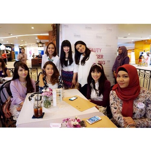 #latepost on the #beautybloggergathering event me with @rinicesillia @ririeprams @utotia @jesslynlyne @hannaanindhita @beatrixdilla #clozetteid #fotd #potd #beauty #blogger