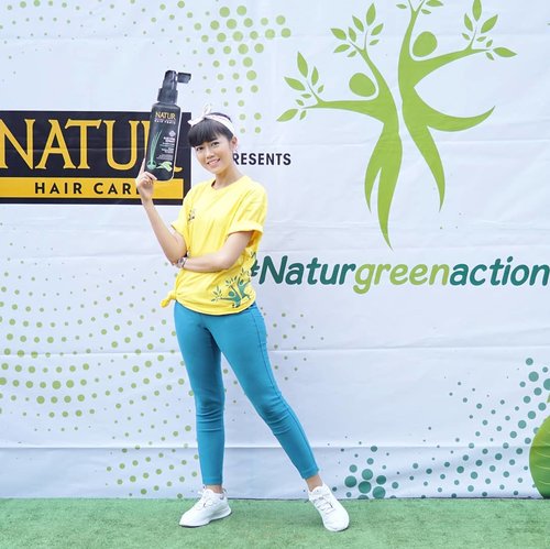 Earlier today attending #NaturGreenAction "Peduli Alam" with @backtonatur It's so FUN there are zumba performance, hair check, photo booth, games & craziest doorprizes!.So let's #BackToNatur 😘.#NaturGreenAction #BackToNatur #KuatDariAkar #Clozetteid #potd #style #lifestyle #ootd
