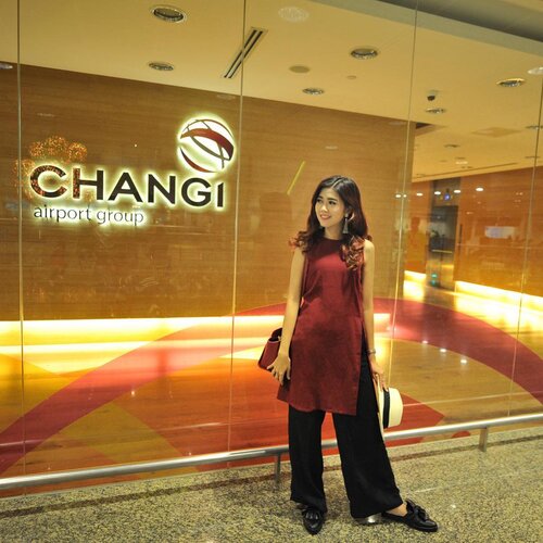 Have a nice Monday! 💋
.
#potd #ootd #clozetteid #style #lifestyle #blogger #bestoftheday #outfitoftheday #changiairport #like4like #likeforfollow #instagood #fashion